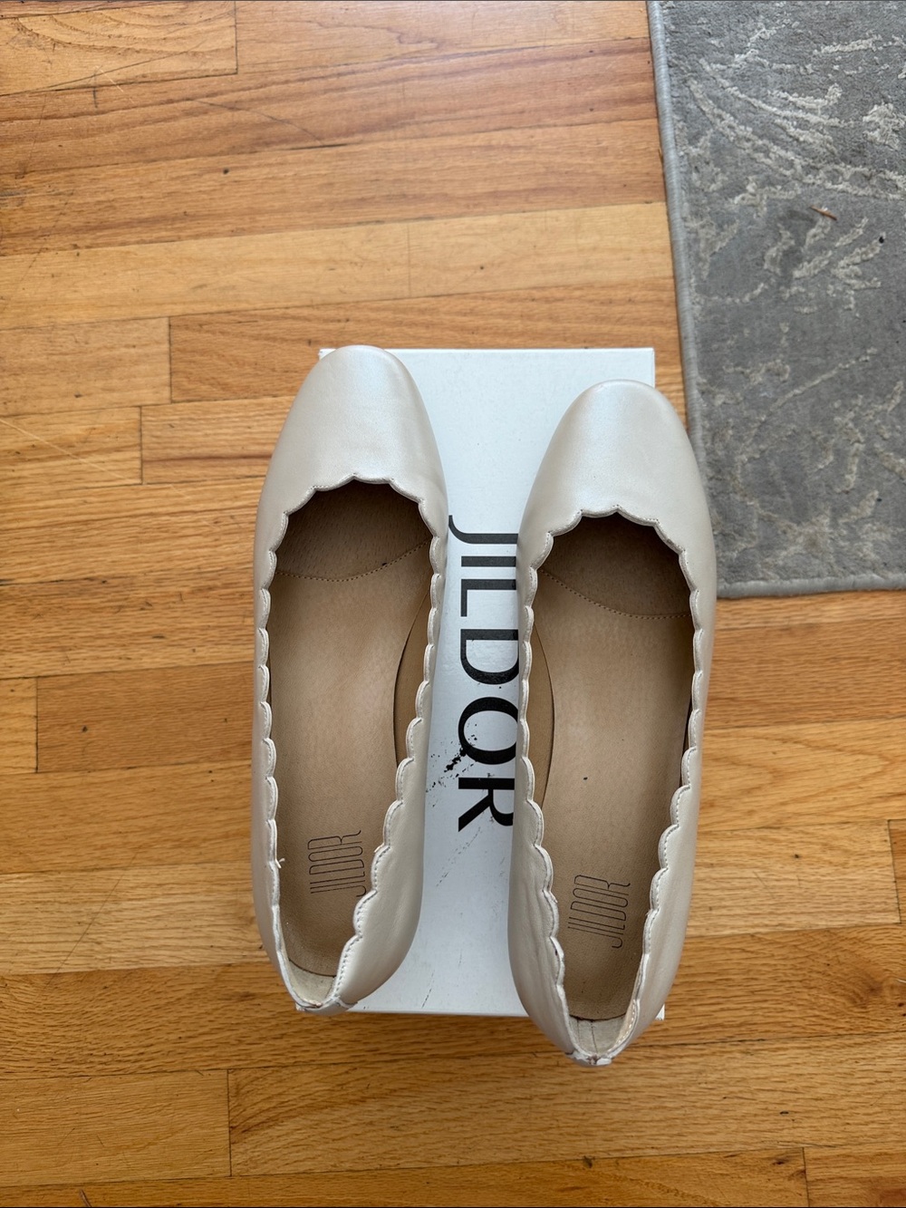 Scalloped Leather Pumps in Cream